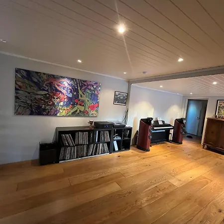 Villa Older With Large Garden *