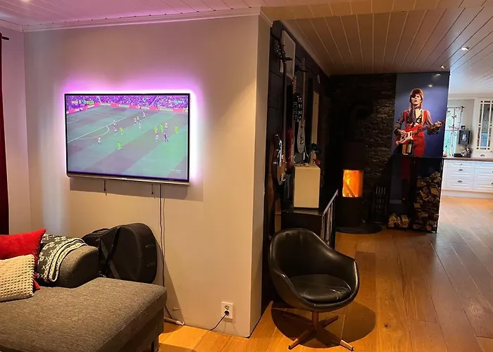 Older With Large Garden Villaer