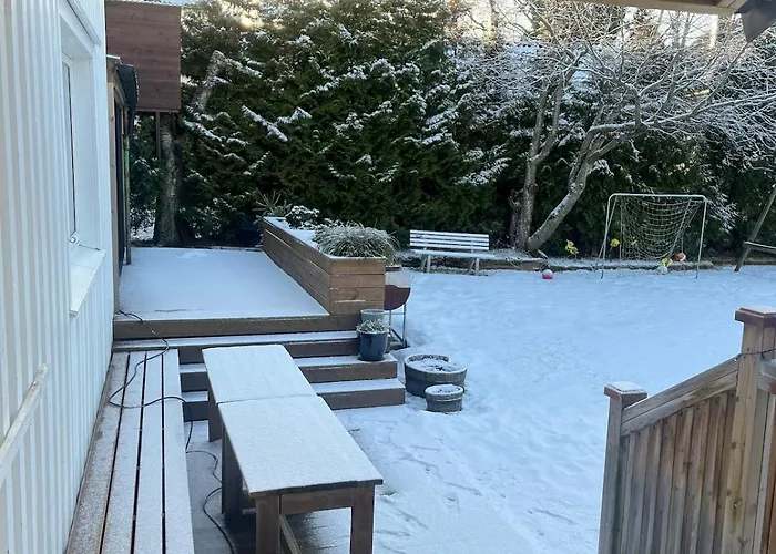 Villaer Older With Large Garden