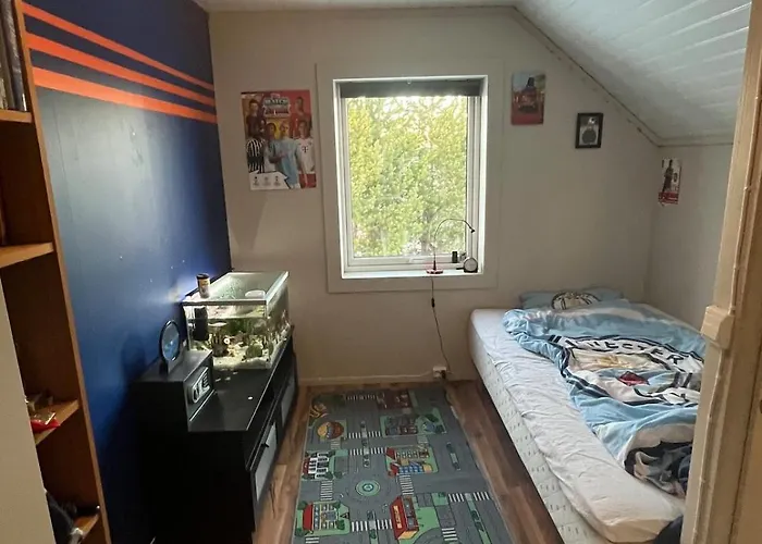 Villaer Older With Large Garden *